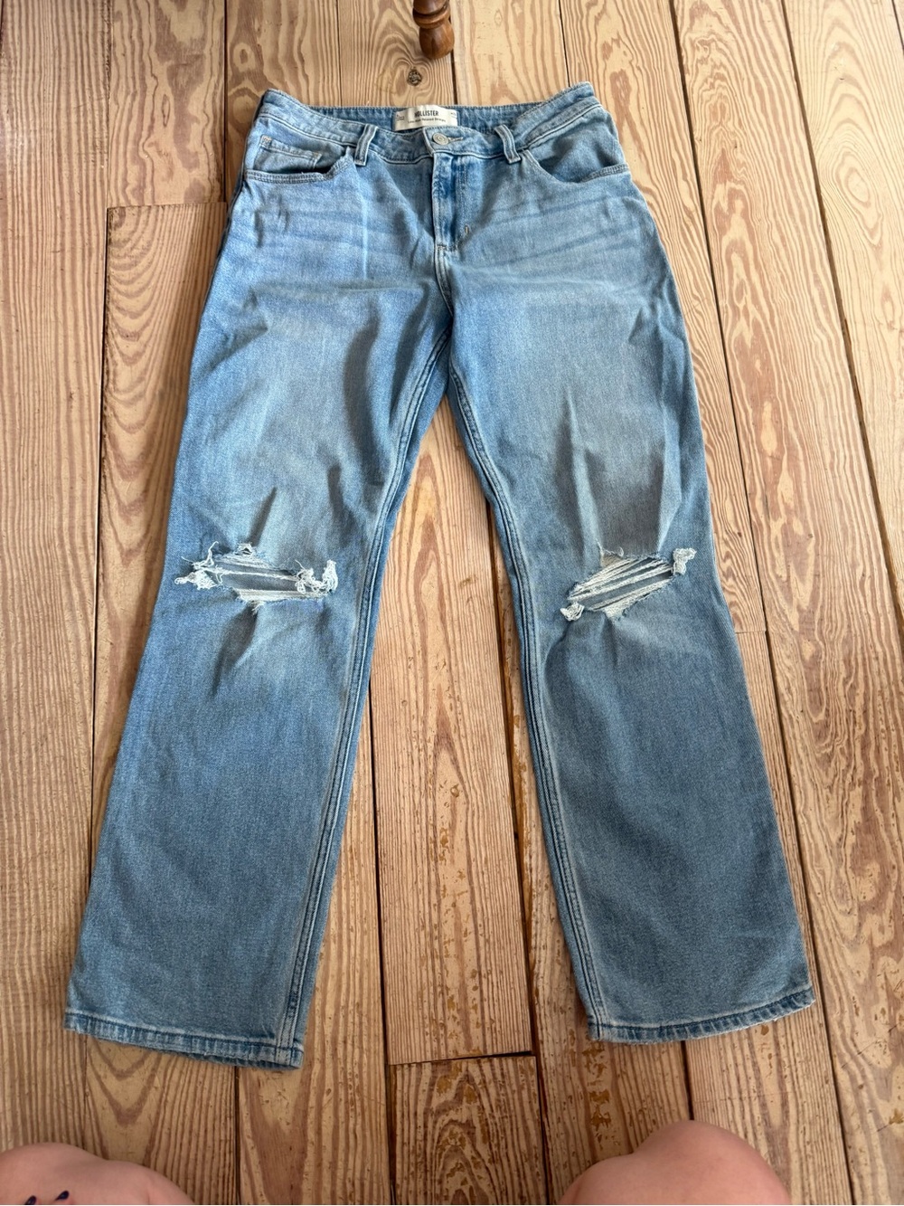Hollister Distressed Low-Rise Relaxed Straight Jeans W28 Long